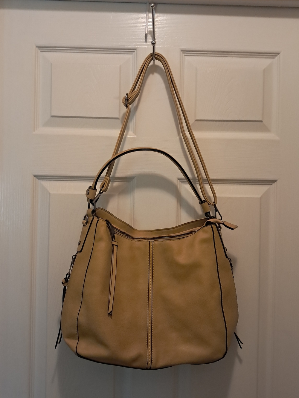 Realer Crossbody Shoulder Bag with  adjustable straps‎